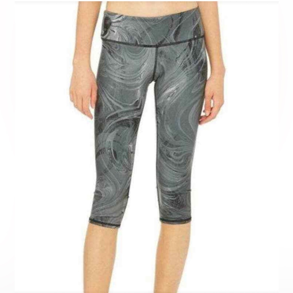 Alo yoga pants in grey marble. In good condition.
